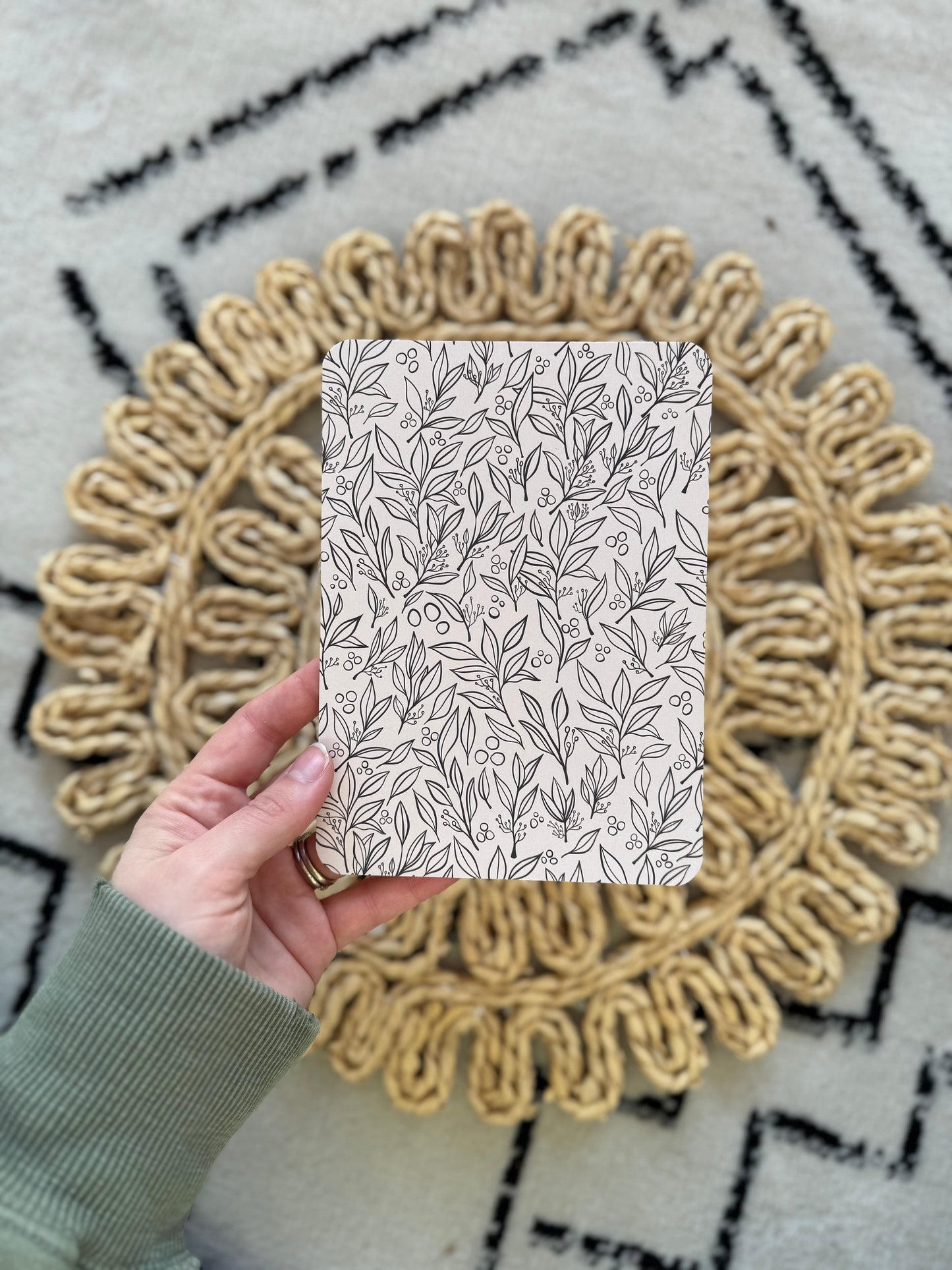 Black & Cream Leaves Kindle Insert