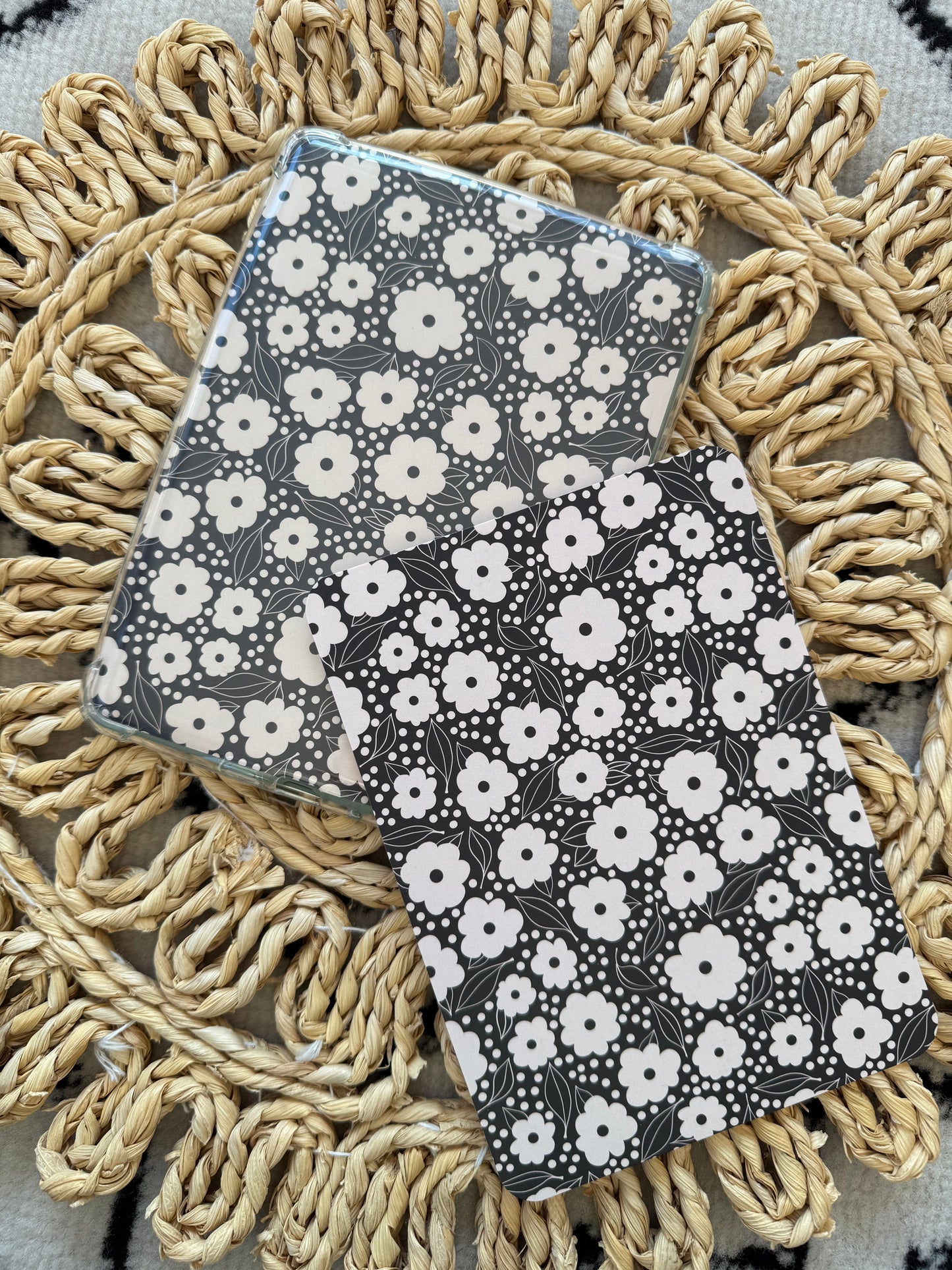 Black & Cream Floral Kindle Insert