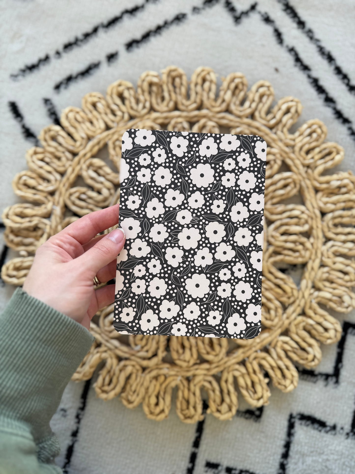 Black & Cream Floral Kindle Insert