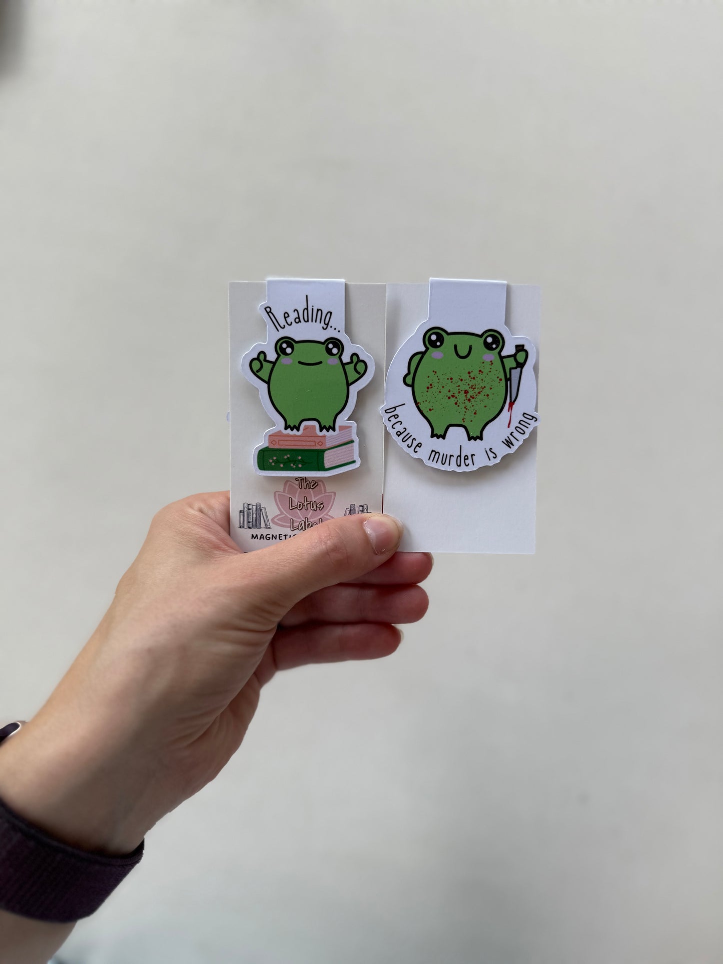 Reading because murder is wrong frog Magnetic Bookmark