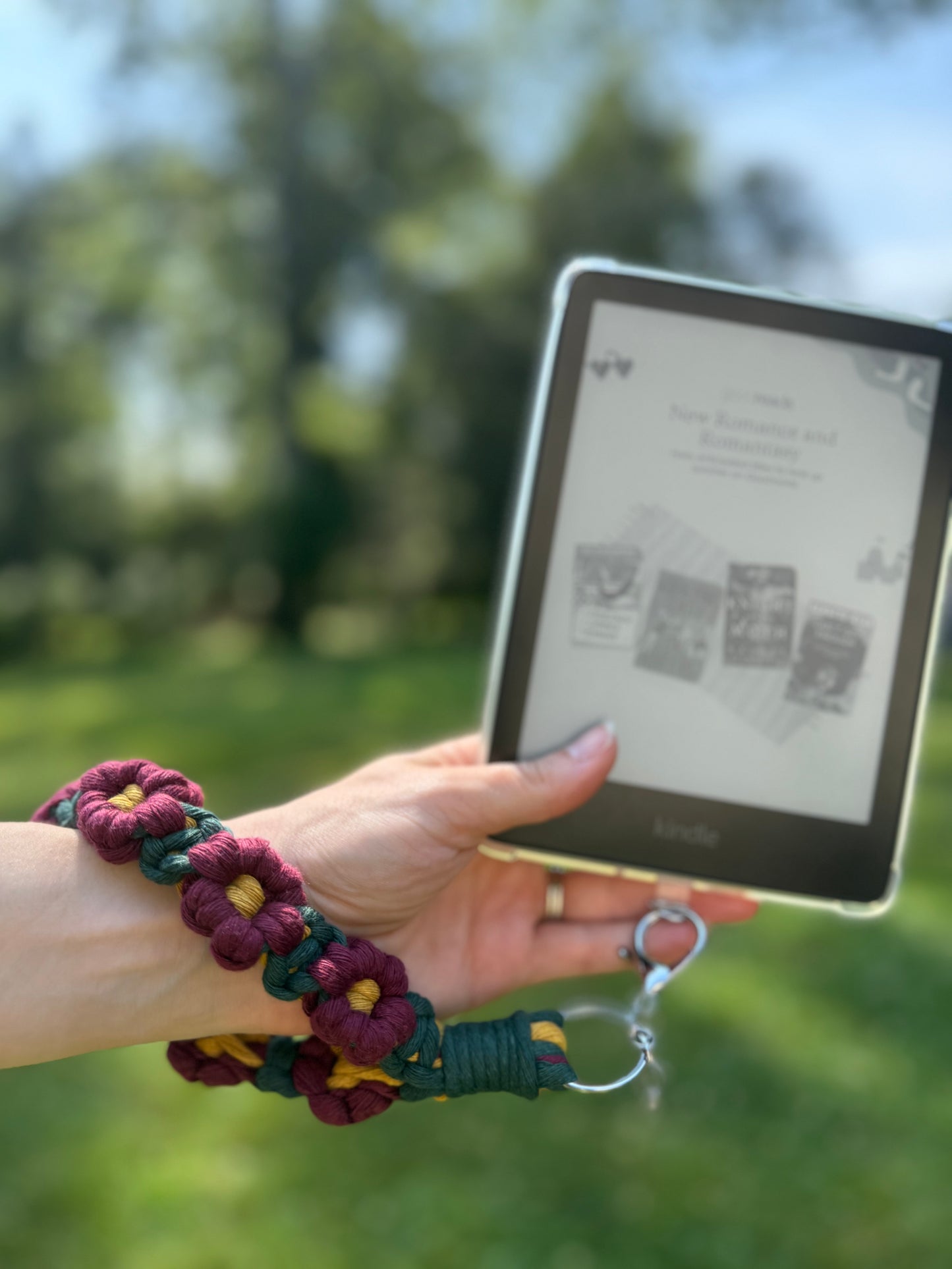 Wine Macrame Daisy Wristlet