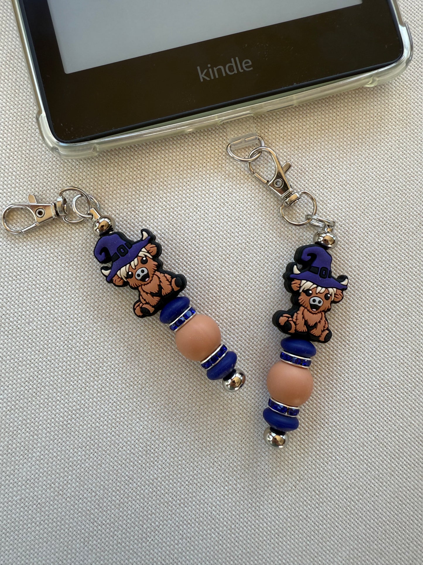 Witches Hat Highland Cow Tethered Charm