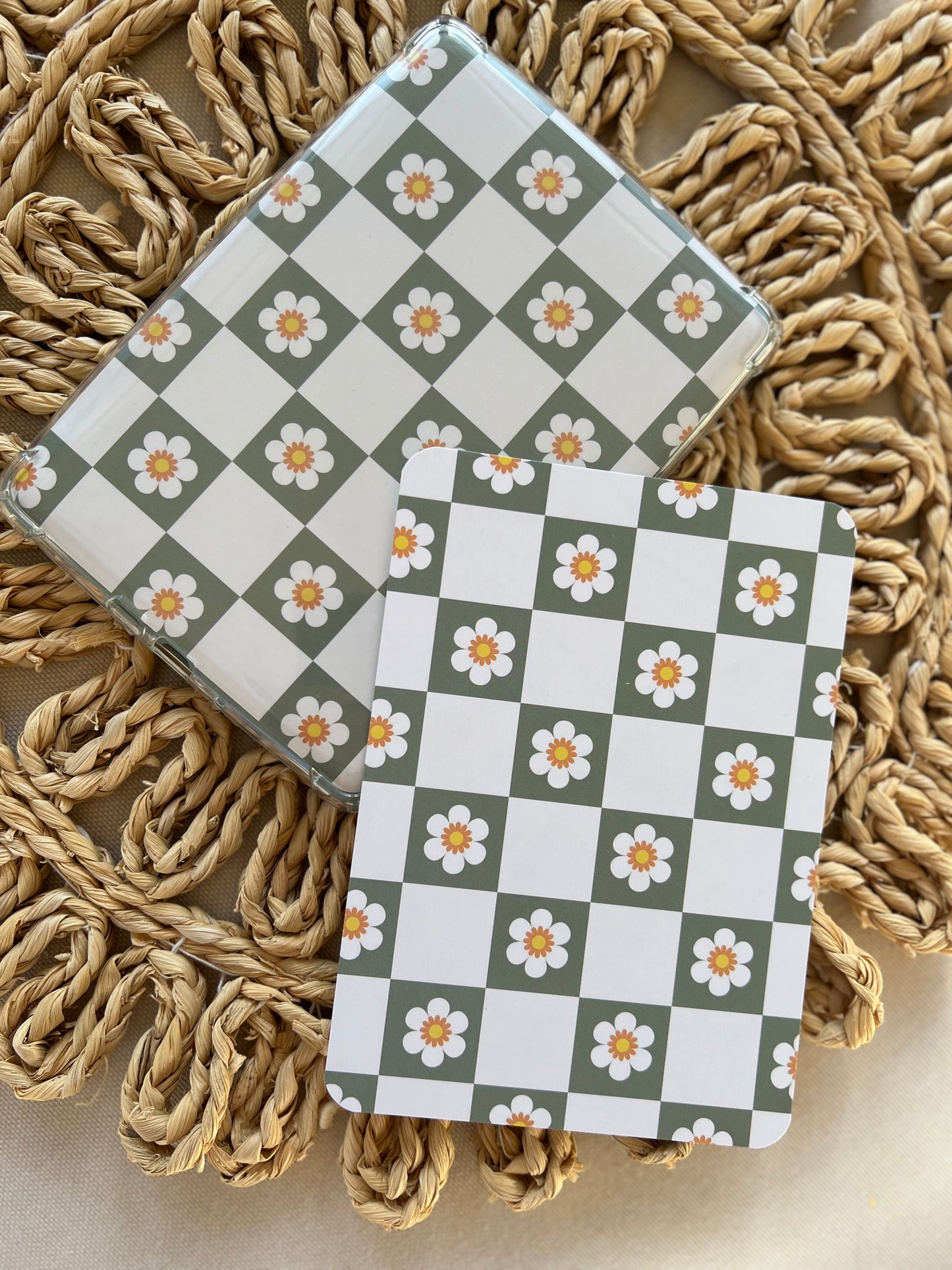 Green Checkered Daisy Kindle Insert