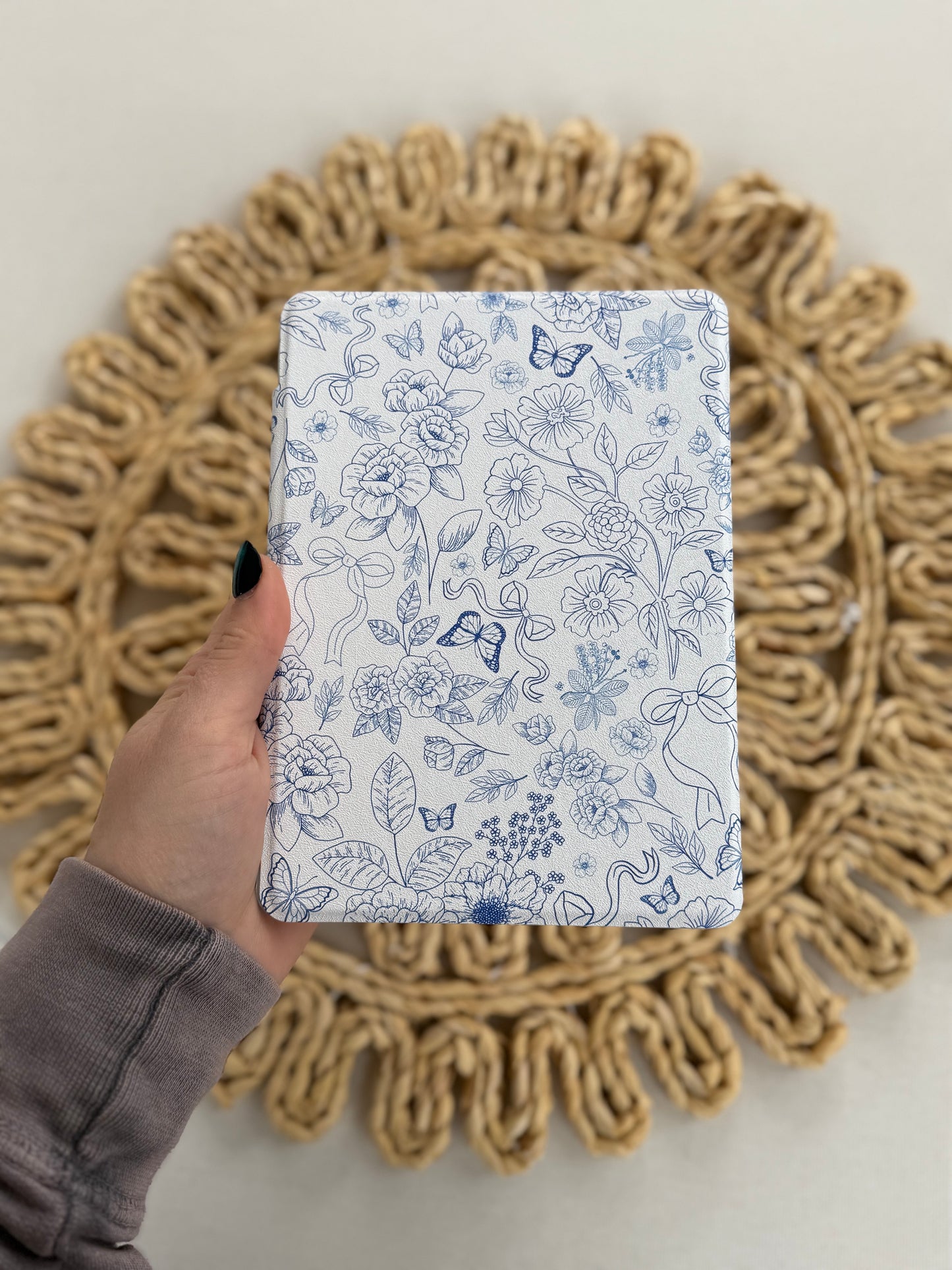 Porcelain Bows Kindle Case