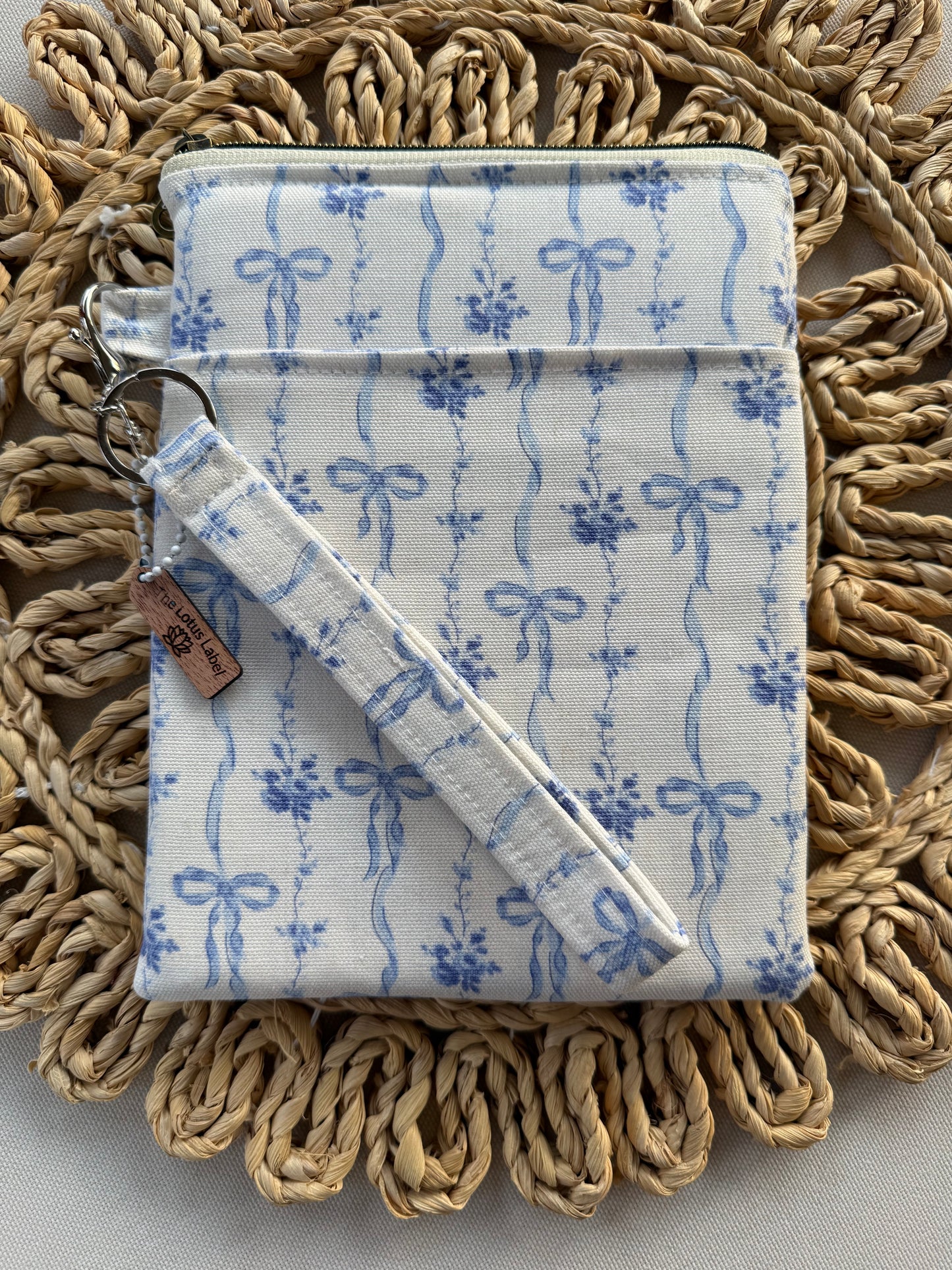 Blue Porcelain Bows Kindle Sleeve
