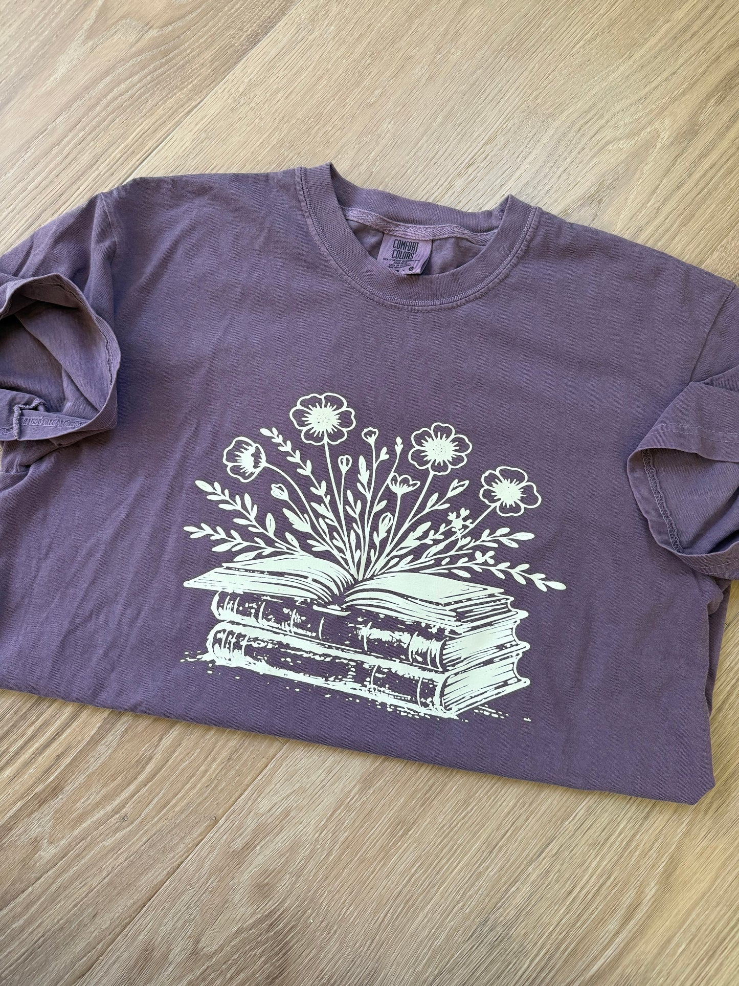 Flowers Book Stack Shirt (Beige ink)