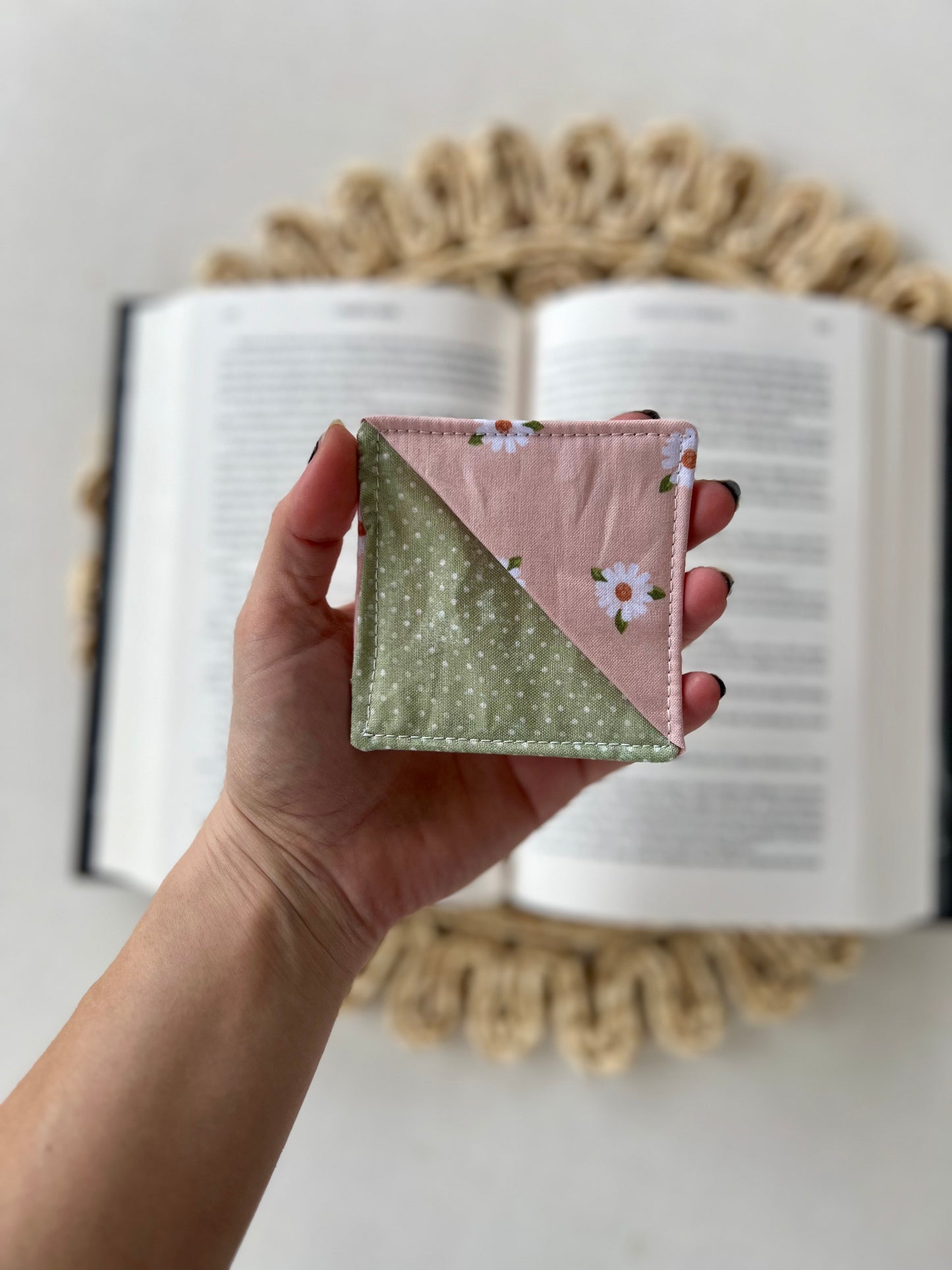 Pink Daisy Corner Bookmark