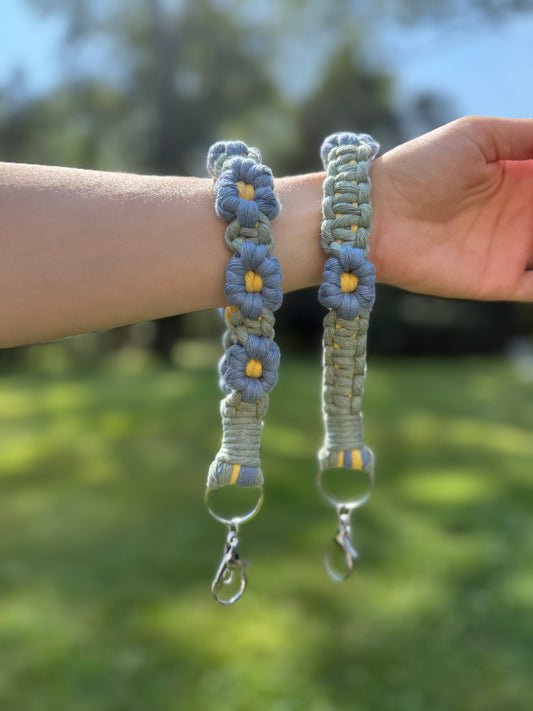 Light Blue with YELLOW middle Macrame Daisy Wristlet