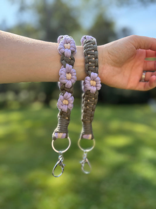 Lavendar Macrame Daisy Wristlet