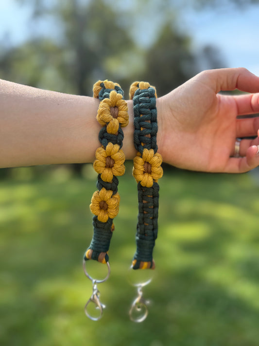 Sunflower Macrame Daisy Wristlet