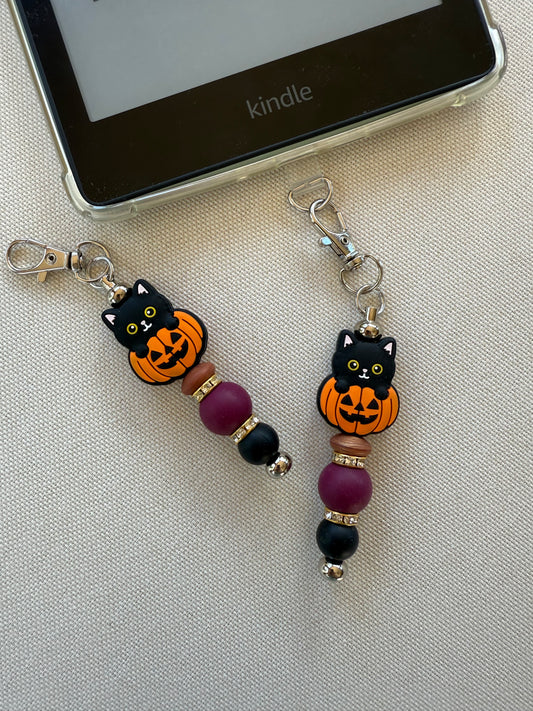 Pumpkin Cat Tethered Charm