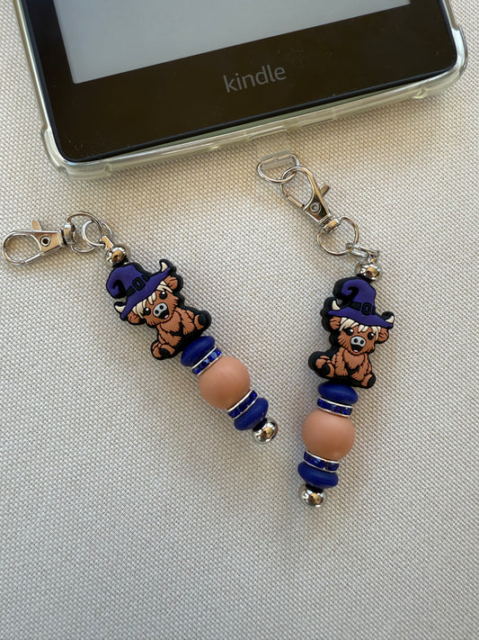 Witches Hat Highland Cow Tethered Charm