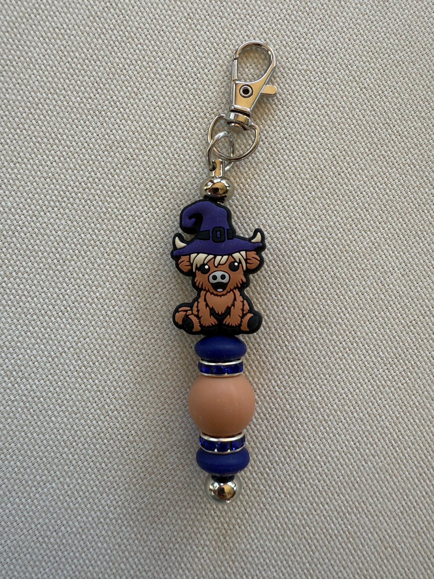 Witches Hat Highland Cow Tethered Charm
