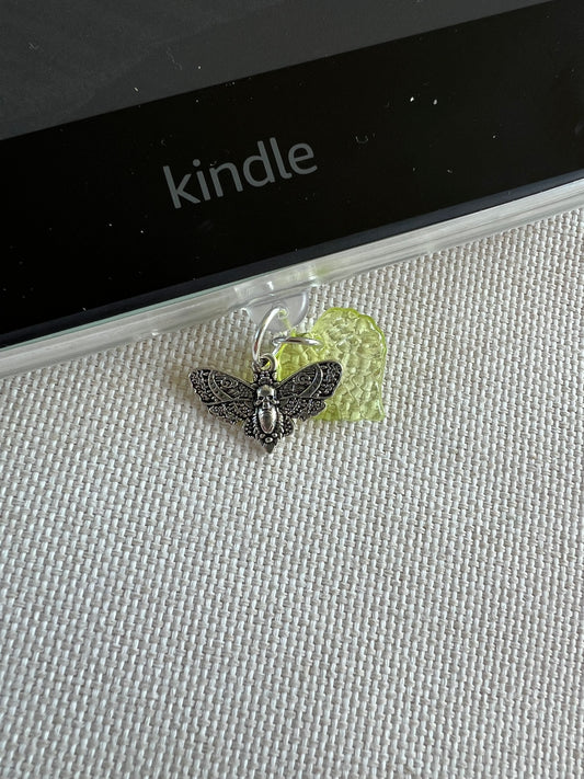 Moth & Leaf Dust Plug