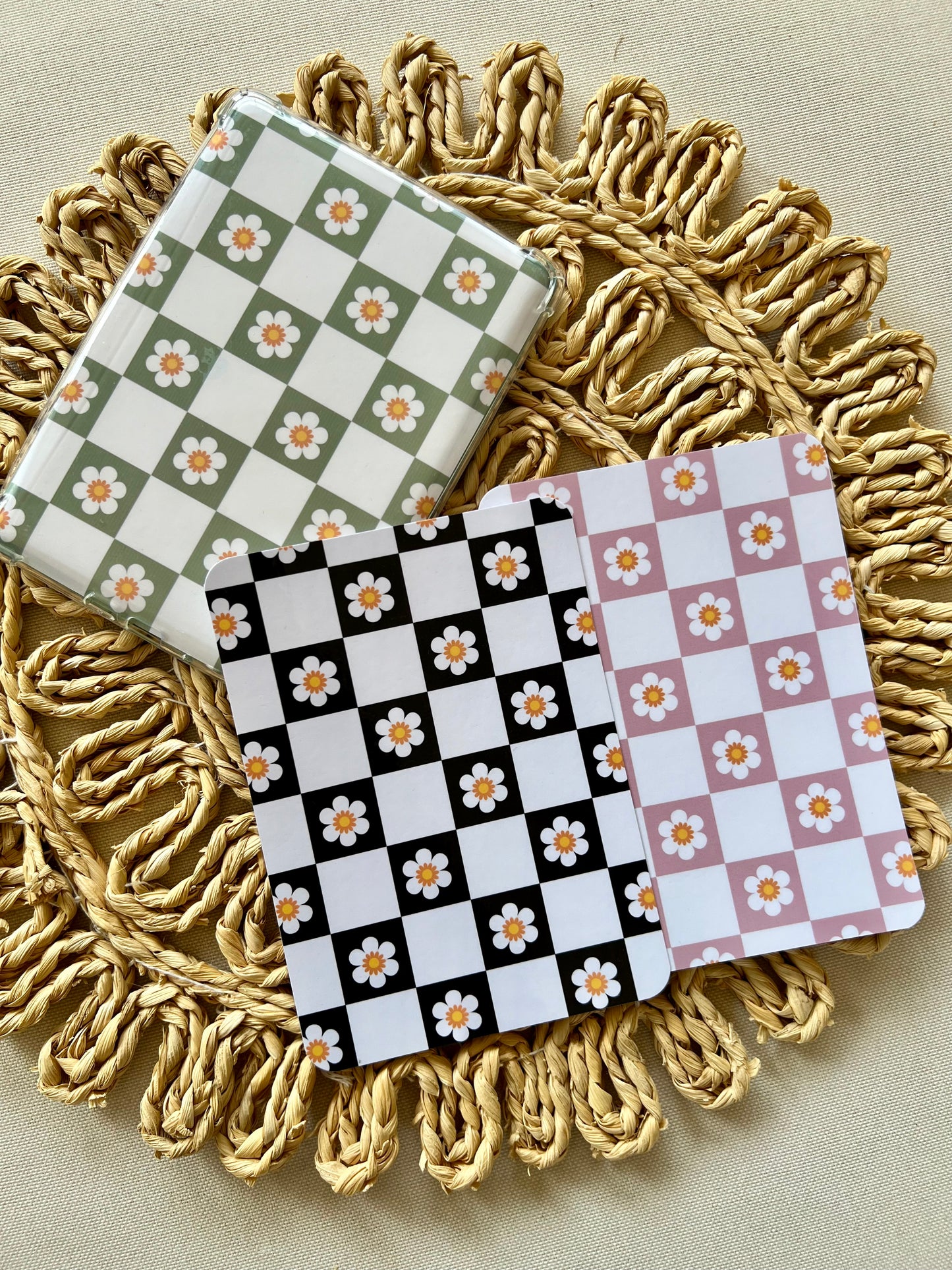 Checkered Daisy Kindle Insert