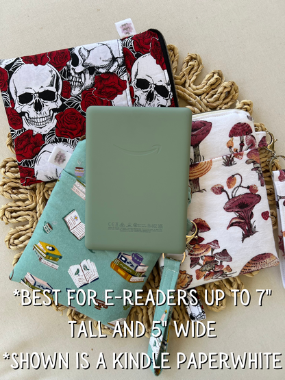 Skulls & Roses Ereader Sleeve